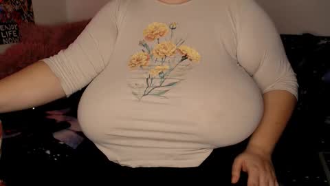 Snapshot of sweettm chatting on 18, 11, 2025 Maya online show from 18, 11, 2025