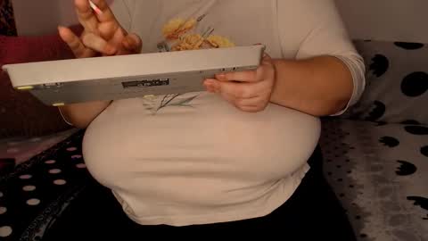 Snapshot of sweettm chatting on 20, 11, 2025 Maya online show from 20, 11, 2025