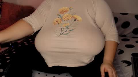 Snapshot of sweettm chatting on 23, 11, 2025 Maya online show from 23, 11, 2025