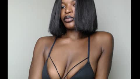 sweetxxboobsx online show from 27, 10, 2025