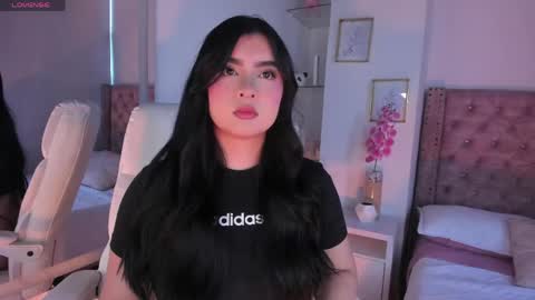 Snapshot of sweety_nicole_ chatting on 17, 5, 2026 sweety nicole 3 online show from 17, 5, 2026