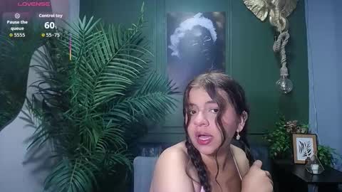 Snapshot of sweety_smilee chatting on 13, 9, 2025 Emma online show from 13, 9, 2025