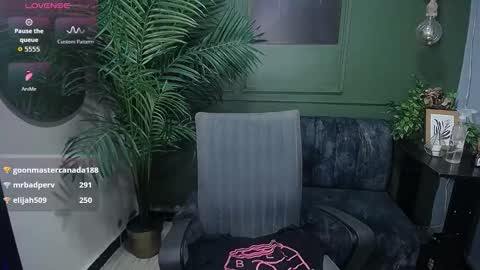 Snapshot of sweety_smilee chatting on 28, 9, 2025 Emma online show from 28, 9, 2025