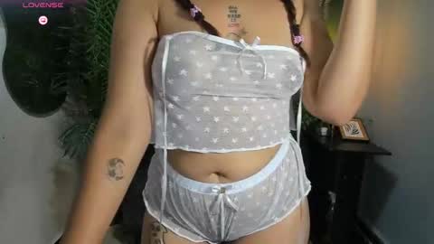 Snapshot of sweety_smilee chatting on 4, 10, 2025 Emma online show from 4, 10, 2025