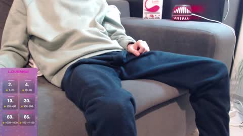 SwetLittleBoy4u online show from 6, 2, 2025