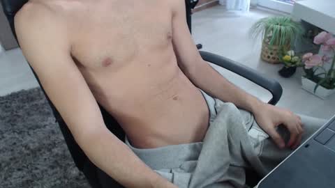 SwetLittleBoy4u online show from 15, 9, 2025