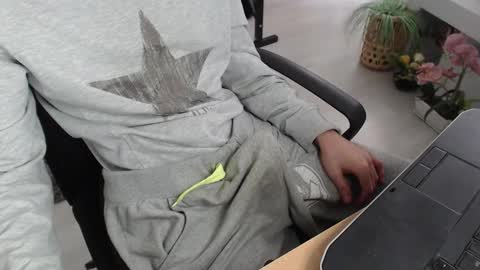 SwetLittleBoy4u online show from 27, 9, 2025