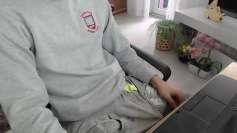 SwetLittleBoy4u online show from 30, 9, 2025