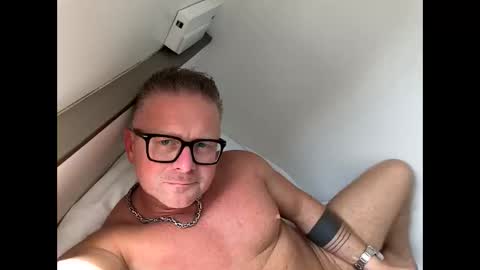 Snapshot of swingrstarr chatting on 1, 6, 2026 Swingrstarr online show from 1, 6, 2026