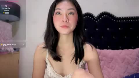 Snapshot of swt_asianholly chatting on 27, 5, 2026 Holly online show from 27, 5, 2026