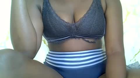 Snapshot of swt_lov chatting on 11, 10, 2025 swt_lov online show from 11, 10, 2025