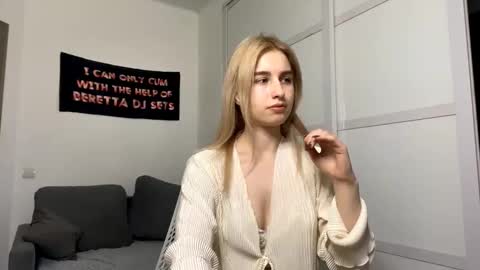 Snapshot of sydneyhackathorn chatting on 14, 1, 2026 Mona online show from 14, 1, 2026