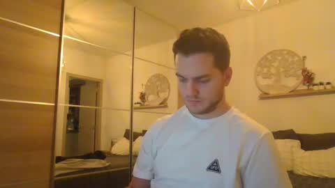 syl092 online show from 4, 12, 2024