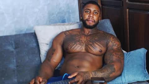 Tairon Tucke online show from 30, 12, 2024