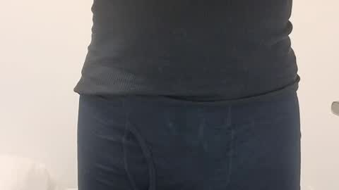 Snapshot of tall_shy_ chatting on 18, 11, 2025 tall and shy guy online show from 18, 11, 2025