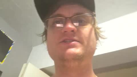 Snapshot of tallgaystud chatting on 3, 5, 2026 tallgaystud online show from 3, 5, 2026