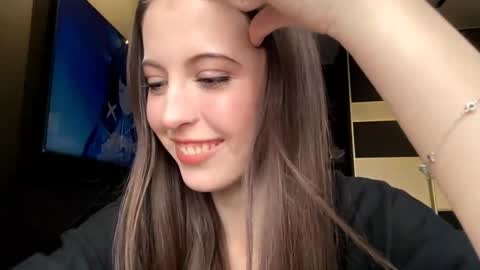 Snapshot of tamikawieand chatting on 9, 11, 2025 Sasha online show from 9, 11, 2025