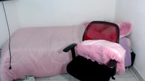 Snapshot of tania_rendon1 chatting on 5, 1, 2025 Tania online show from 5, 1, 2025