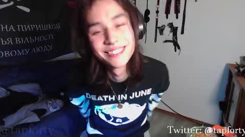 Snapshot of tap_forty chatting on 7, 11, 2025 tap_forty online show from 7, 11, 2025