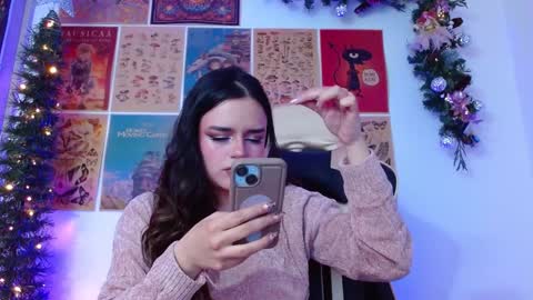 Snapshot of tara_hs chatting on 11, 12, 2024 online show from 11, 12, 2024