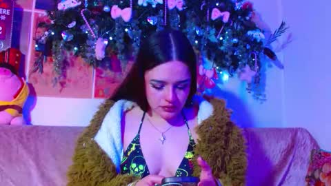 Snapshot of tara_hs chatting on 4, 12, 2025 online show from 4, 12, 2025