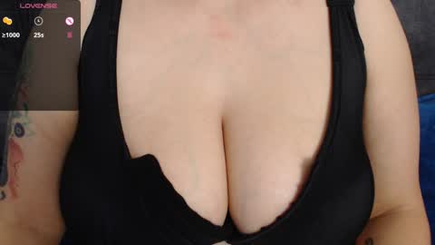 Snapshot of tarrant_ chatting on 7, 1, 2025 tarrant_ online show from 7, 1, 2025