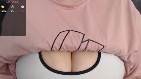 Snapshot of tarrant_ chatting on 1, 2, 2025 tarrant_ online show from 1, 2, 2025