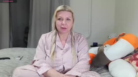 Snapshot of tasha__moon chatting on 15, 12, 2025 Tasha Moon online show from 15, 12, 2025