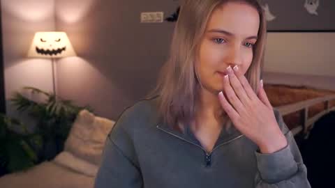 Snapshot of tashinapetitto chatting on 12, 11, 2025 Your Ressie online show from 12, 11, 2025