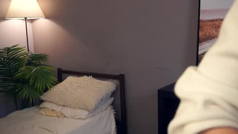 Snapshot of tashinapetitto chatting on 2, 12, 2025 Your Ressie online show from 2, 12, 2025