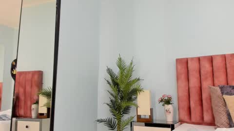 Snapshot of tati_saldarriaga chatting on 26, 2, 2026 Tati Saldarriaga online show from 26, 2, 2026