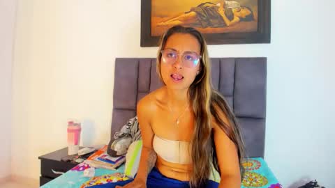 Snapshot of tatiana_valencia chatting on 5, 5, 2026 Tati online show from 5, 5, 2026