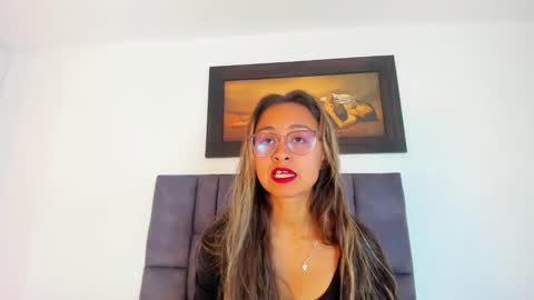 Snapshot of tatiana_valencia chatting on 7, 5, 2026 Tati online show from 7, 5, 2026