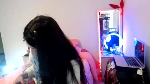 tatto_smoke_couple online show from 8, 2, 2026