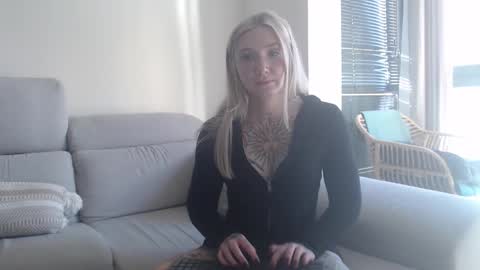 tattoobbgirl online show from 17, 11, 2025
