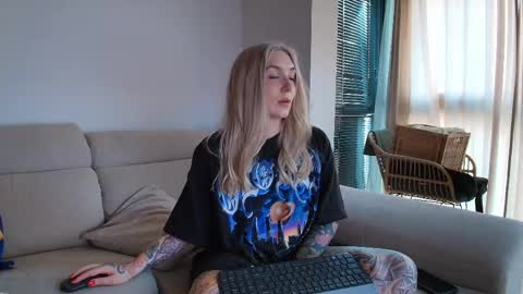 Snapshot of tattoobbgirl chatting on 13, 5, 2026 tattoobbgirl online show from 13, 5, 2026