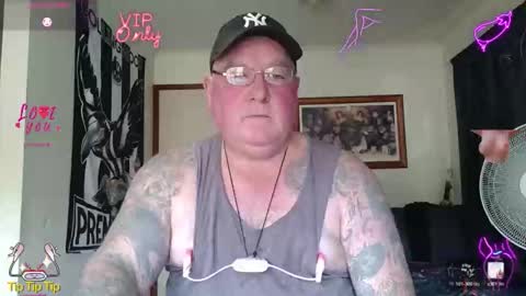 Snapshot of tattzsexy chatting on 17, 5, 2026 tattzsexy online show from 17, 5, 2026