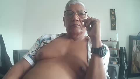 Snapshot of tavo58 chatting on 5, 1, 2025 alvarito online show from 5, 1, 2025