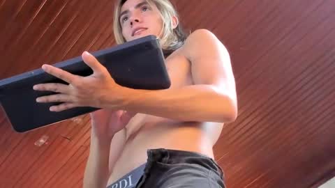 Snapshot of tayler_swift1 chatting on 3, 12, 2024 tayler_swift1 online show from 3, 12, 2024