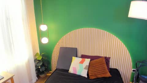 Taylor Bennet online show from 12, 11, 2025