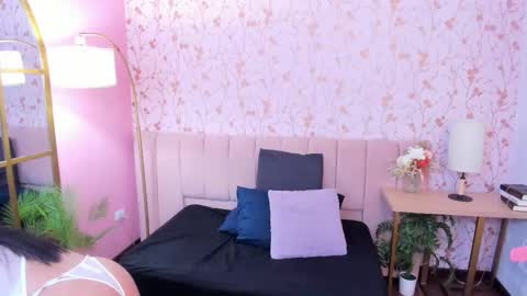 Taylor Bennet online show from 5, 2, 2026