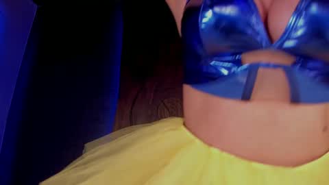 Snapshot of taylor_jonnees chatting on 13, 12, 2024 Taylor  Help me to get 100 thumbs up online show from 13, 12, 2024