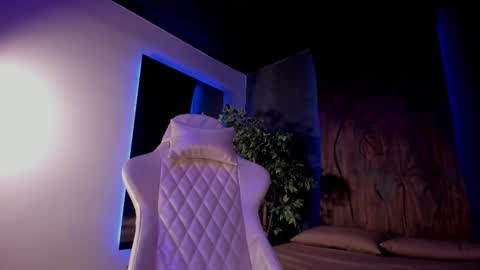 Snapshot of taylor_jonnees chatting on 17, 2, 2025 Taylor  Help me to get 100 thumbs up online show from 17, 2, 2025