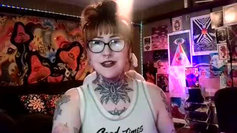 Snapshot of taylorkwinnxxx chatting on 14, 2, 2025 Sarah T online show from 14, 2, 2025