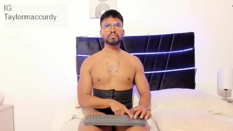 taylormaccurdy_ online show from 24, 11, 2025