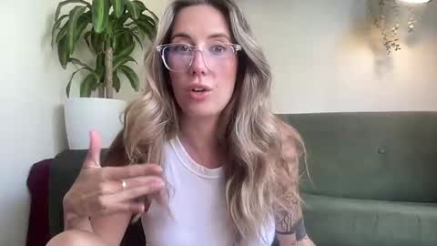 Snapshot of taylorslittlekingdom chatting on 8, 10, 2025 Taylor online show from 8, 10, 2025