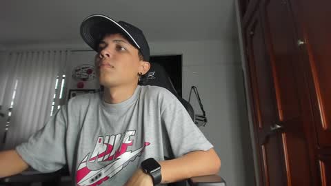 Snapshot of taylorsorf chatting on 4, 1, 2025 taylorsorf online show from 4, 1, 2025