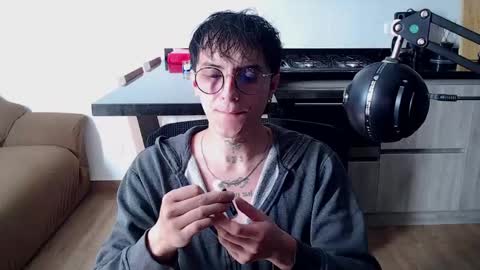 Teo independent model online show from 31, 3, 2026