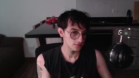 Teo independent model online show from 24, 4, 2026