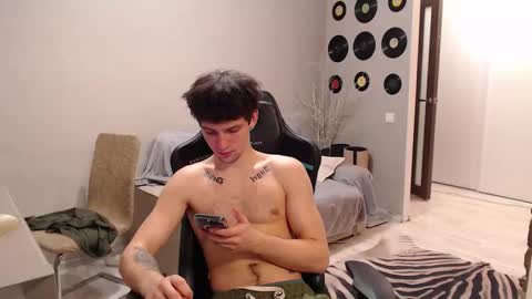 Snapshot of teddy_mode chatting on 8, 11, 2025 Teddy online show from 8, 11, 2025